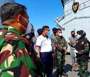 Usai Pengamanan di ALKI II, KRI AMY-351 Sandar di Dermaga Fasharkan
