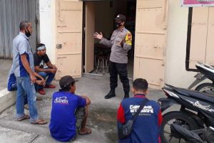 Bhabinkamtibmas Pattunuang Imbau PK5 dan Bentor di Makassar Mall Jaga Lingkungan