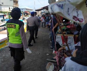 24.11 foto ajak Polres Pelabuhan Ajak Terapkan Prokes di Tempat Keramain