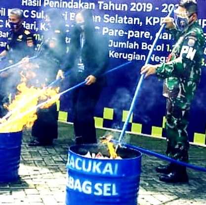 Danpomal Lantamal VI Hadiri Pemusnahan Barang Milik Negara