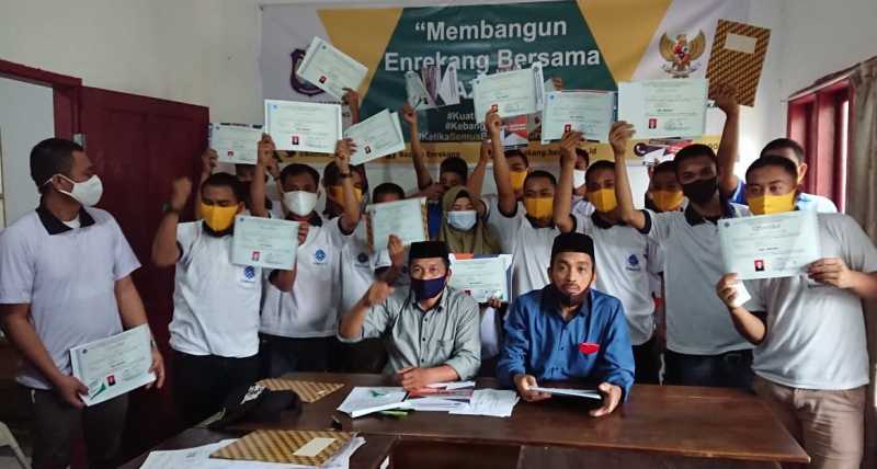 Baznas Enrekang Lepas Alumni Kursus Jurusan Teknik Listrik dan Teknik Las