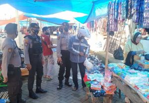 Patmor Polres Takalar Ajak Pengunjung Pasar Patuhi Protokol Kesehatan