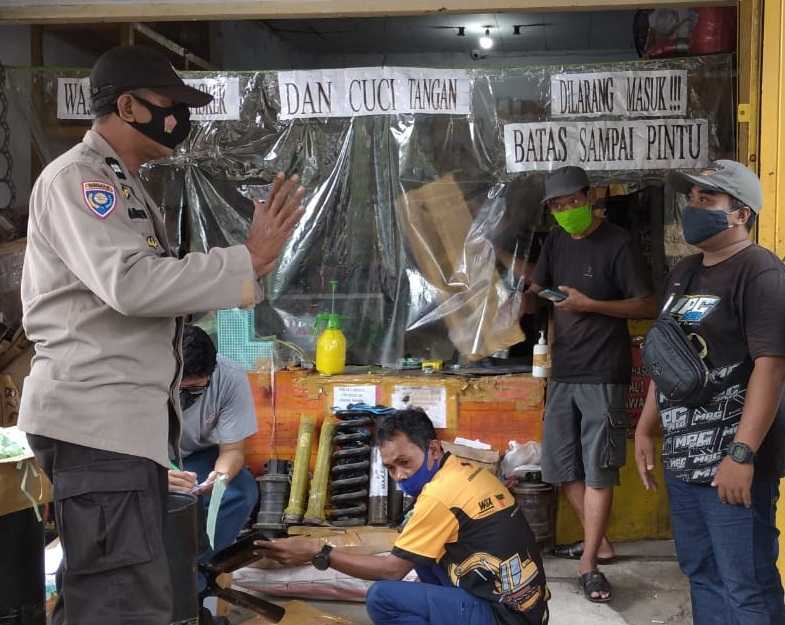 Door to door, Bhabinkamtibmas Melayu Minta Warga Jaga Kamtibmas Jelang Pilkada