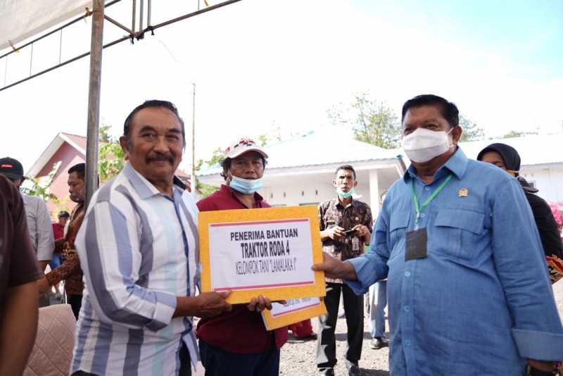 Pemkab Bantaeng Terima Bantuan Alsitan Dari Aspirasi Anggota DPR-RI Azikin Solthan