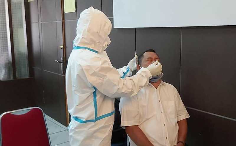 PNS Dinas P2KUKM Lutra Test Swab Massal