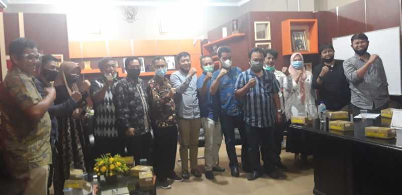 Kadis Kominfo Enrekang Dampingi Komisi III DPRD Konsultasi di Kominfo Sulsel
