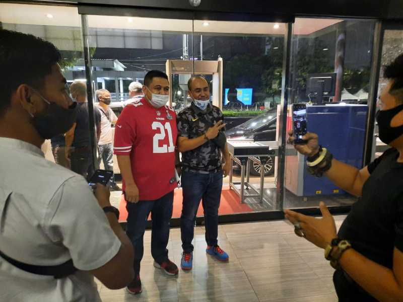 Jelang Debat Ke Dua Pilwali, Appi-Rahman Rileks Bersama Tim