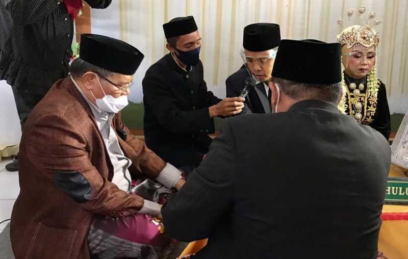 Rektor UNM Jadi Saksi Nikah di Sulbar
