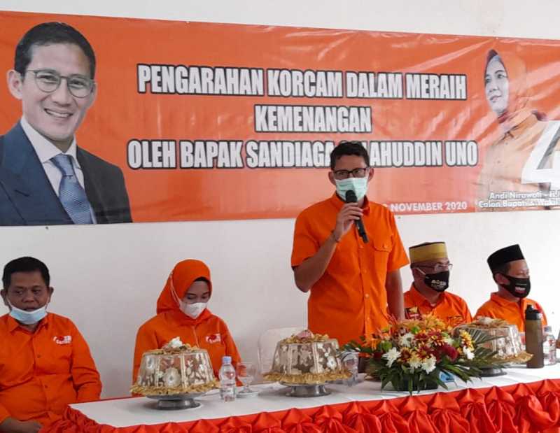 Sandiaga Uno Bakar Semangat Tim Pemenangan Anir-Lutfi