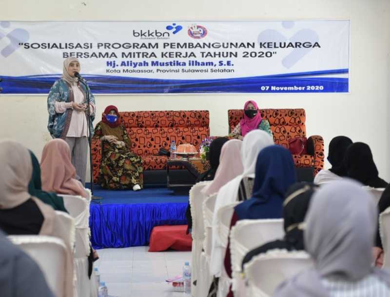 Legislator Aliyah dan BKKBN Imbau Remaja di Makassar Tidak Tergiur Nikah Muda
