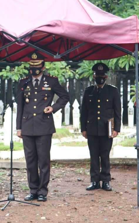 AKBP Kadarislam Pimpin Upacara Pemakaman Secara Dinas Aiptu Muhktar