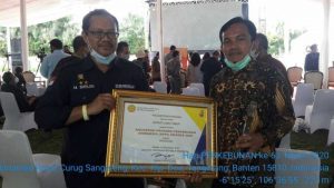 10.12 foto lutim kebun Hari Perkebunan ke-63, Husler Terima Penghargaan APPI Award dari Mentan