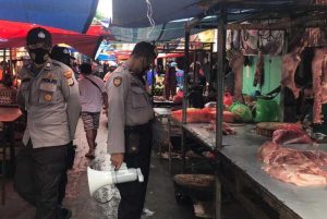 13.12 foto gencar Gencarkan Protkes, Polres Pelabuhan Rutin Blusukan ke Pasar