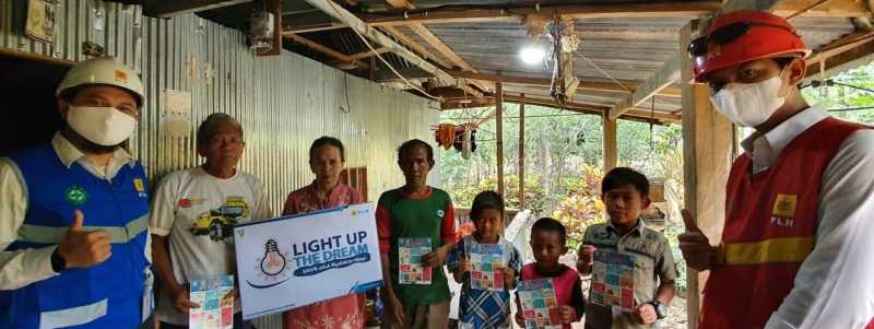 10 Warga Kurang Mampu di Soppeng Nikmati Listrik, Wujud Program ''Light up The Dream''