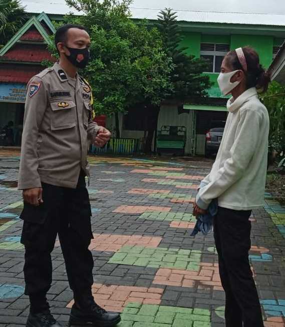 Sambangi Warga Binaan, Bhabinkamtibmas Totaka Imbau Tetap Terapkan Prokes