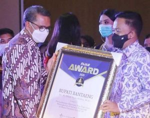 Tingkatkan Produksi Pertanian di Masa Pandemi, Ilham Azikin Dapat Penghargaan Gubernur Sulsel
