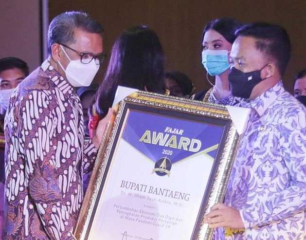 Tingkatkan Produksi Pertanian di Masa Pandemi, Ilham Azikin Dapat Penghargaan Gubernur Sulsel