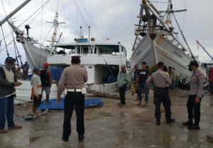 27.12 foto ketat Polres Pelabuhan Perketat Protokol Kesehatan di Pelabuhan Paotere