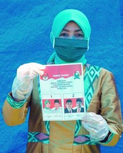 Calon Bupati Majene, Patmawati Fahmi Mencoblos di TPS 7 Cilallang