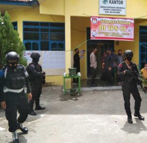 Pastikan Pemungutan Suara Aman, Dan Yon C Pelopor Pantau TPS di Bulukumba