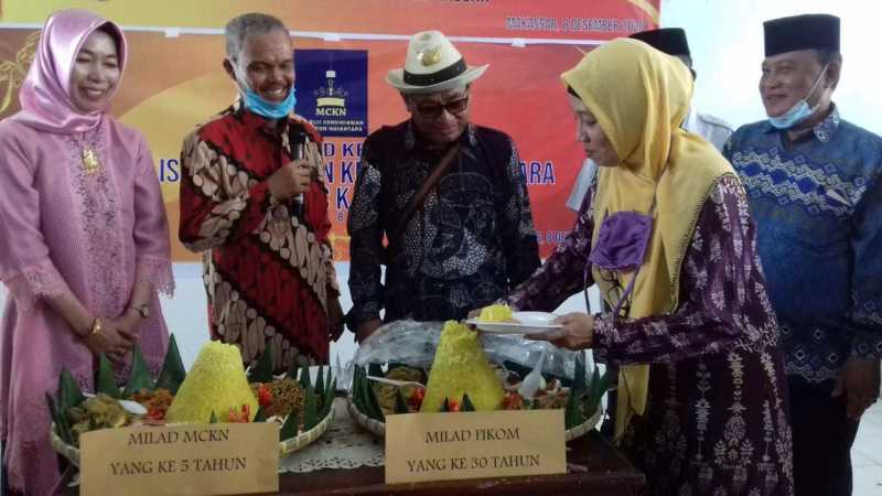 Pentas Seni Budaya Rayakan Milad ke-30 FIKOM UCM