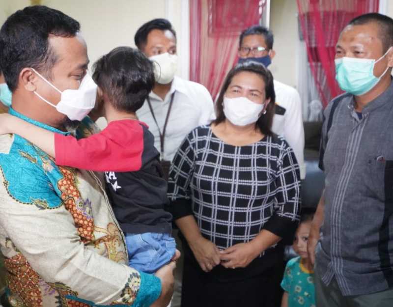 Wagub Sulsel Kunjungi Rumah Duka Korban Pesawat Sriwijaya Air di Makassar