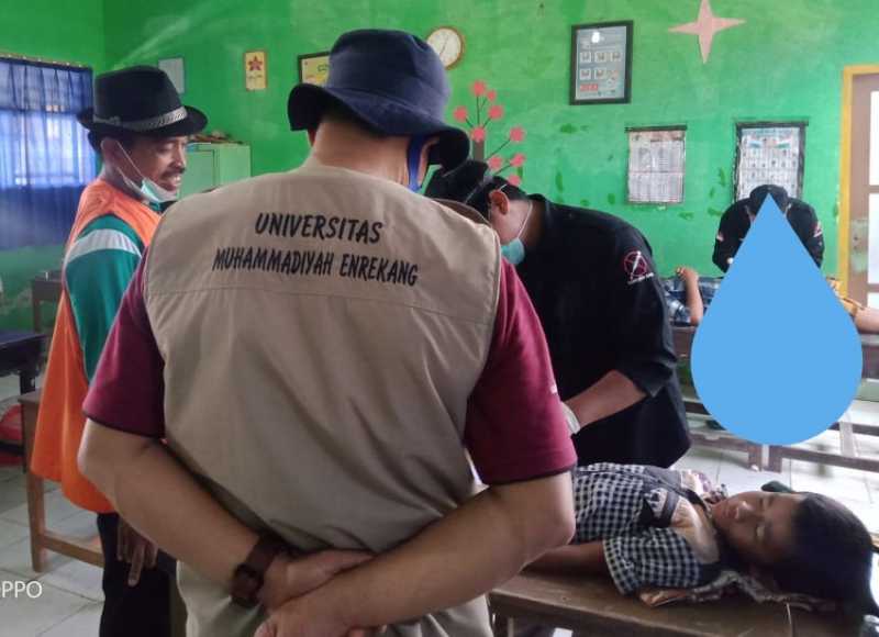 Universitas Muhammadiyah Enrekang Kerjasama Baznas Gelar Sunatan Massal Di Desa Kaluppini