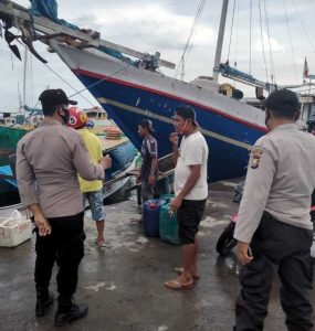 Polres Pelabuhan Minta Warga Terapkan Prokes di Pelabuhan Paotere