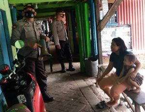 21.1 foto blusukan Polres Pelabuhan Blusukan di Pemukiman Padat Penduduk