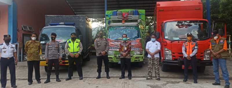 Sekda Lutim Lepas Bantuan Sembako Untuk Korban Bencana Sulbar