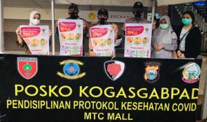 21.1 foto posko Tiga Pilar Kelurahan Pattunuang Edukasi Prokes 3M di Pusat Perbelanjaan