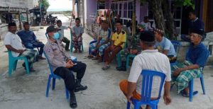 Taati Protkes, Bhabinkamtimas Labuang Pamajang Rutin Sambangi Desa Binaan