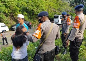 Gerak Cepat Tim Patroli Brimob Sulsel, Redam Pertikaian Warga di Tenda Pengungsian