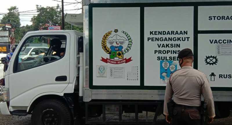 Vaksin Covid 19 Tiba di Takalar, Pengawalan Ketat Aparat TNI Dan Polri