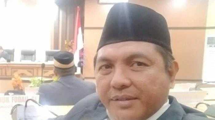 Di Kota Niaga Parepare Jalan Raya Ditanami Pisang  