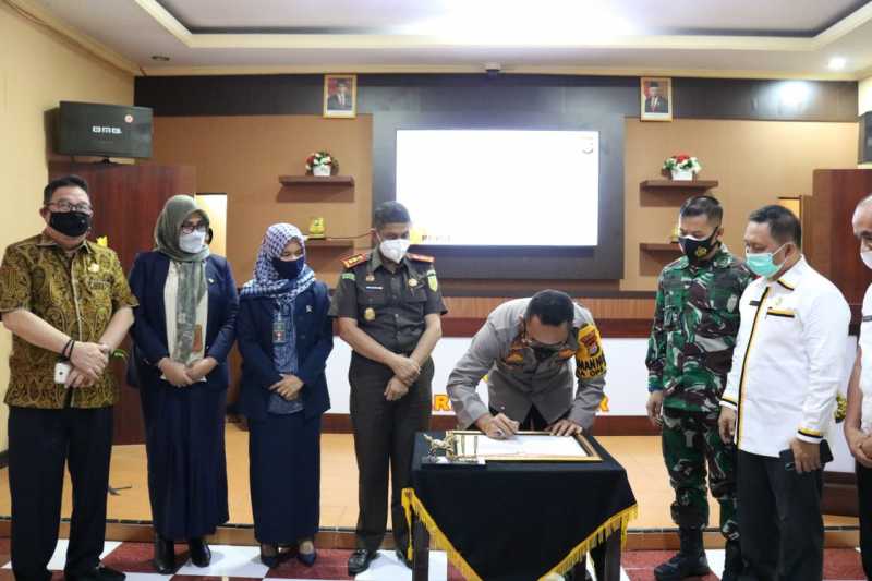 Polres Takalar Teken Piagam Pembangunan Zona Integritas Bersama Forkopimda