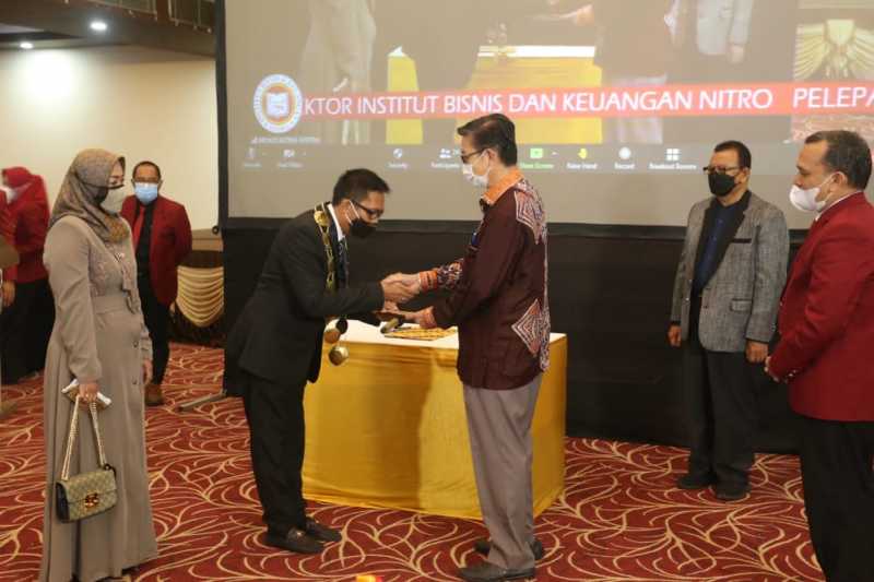 Usai Dilantik Jadi Rektor IBK, Dr. H. Moh. Hatta Alwi Hamu, Terima Ucapan Selamat