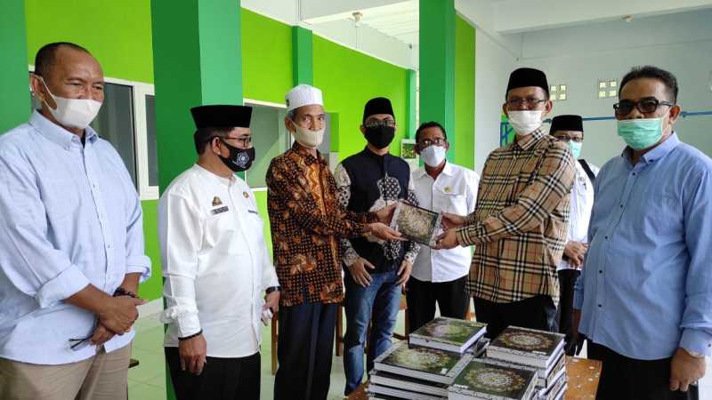 Bidang PD. Pontren Kemenag Distribusi Mushaf Alquran di Pesantren As’adiyah 