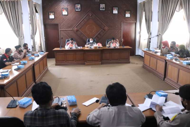Asisten Pemerintahan dan Kesra Setda Selayar Pimpin Rapat Pembentukan Tim Gabungan Penertiban Pengecer BBM 