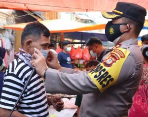 Bagikan Masker ke Masyarakat, Ini Pesan AKBP Kadarislam