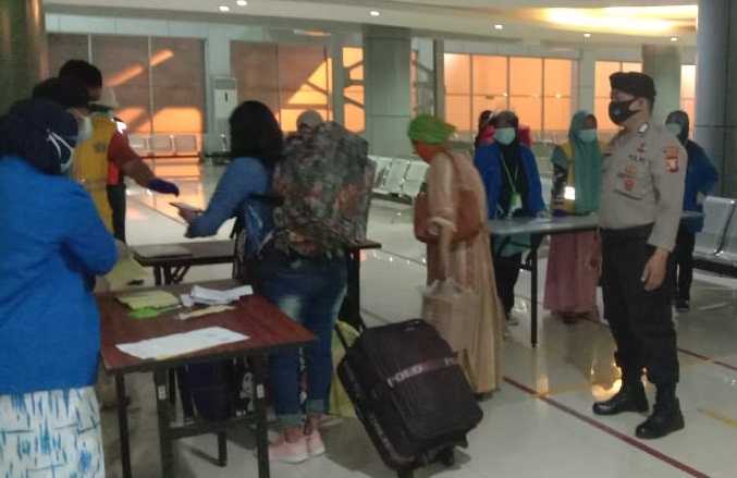 Polsek Soeta Pantau Prokes Terminal Penumpang Pelabuhan Makassar