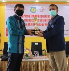 Pemkab Selayar Terima Piagam Penghargaan TPAKD Award Tahun 2020