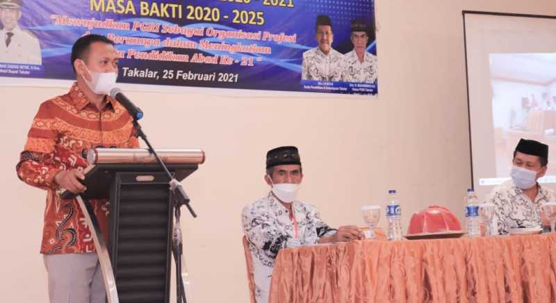 Buka Konferensi PGRI, Bupati Harapkan Tenaga Pendidik Lebih Berkualitas