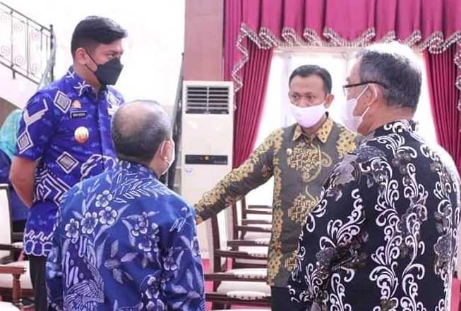 Jelang HUT Takalar ke-61, Bupati Terima Bantuan Dua Mobil dari Pemprov