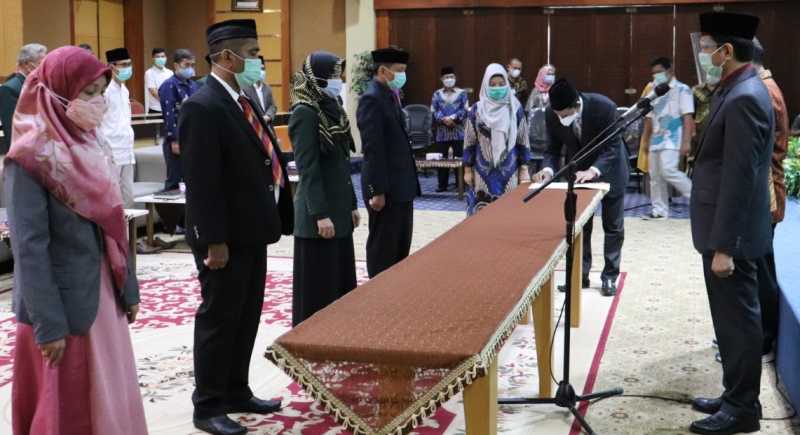 Rektor UIN Alauddin Lantik Pejabat Eselon IV dan Beri Penghargaan Pegawai Purnabakti