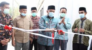 Wabup Irwan Resmikan Pusat Jajanan Street Food "Petahineando" Towuti