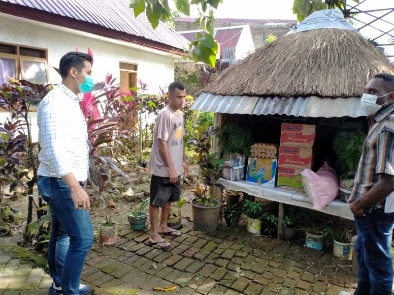 Anak Muda Makassar Berbagi di Asrama Papua