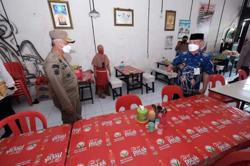 Wabup Gowa Pantau Sejumlah Rumah Makan, Pasar Induk dan Rumah Ibadah