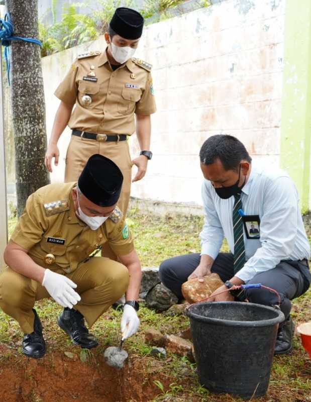 Wabup Lutim Letakkan Batu Pertama Pembangunan Musallah dan Masjid