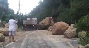 Jalan Poros Majene-Mamuju Kembali Tertimbun Longsor